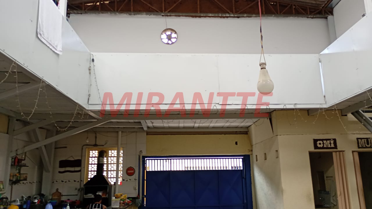 Comercial de 250m² em Parque Casa De Pedra