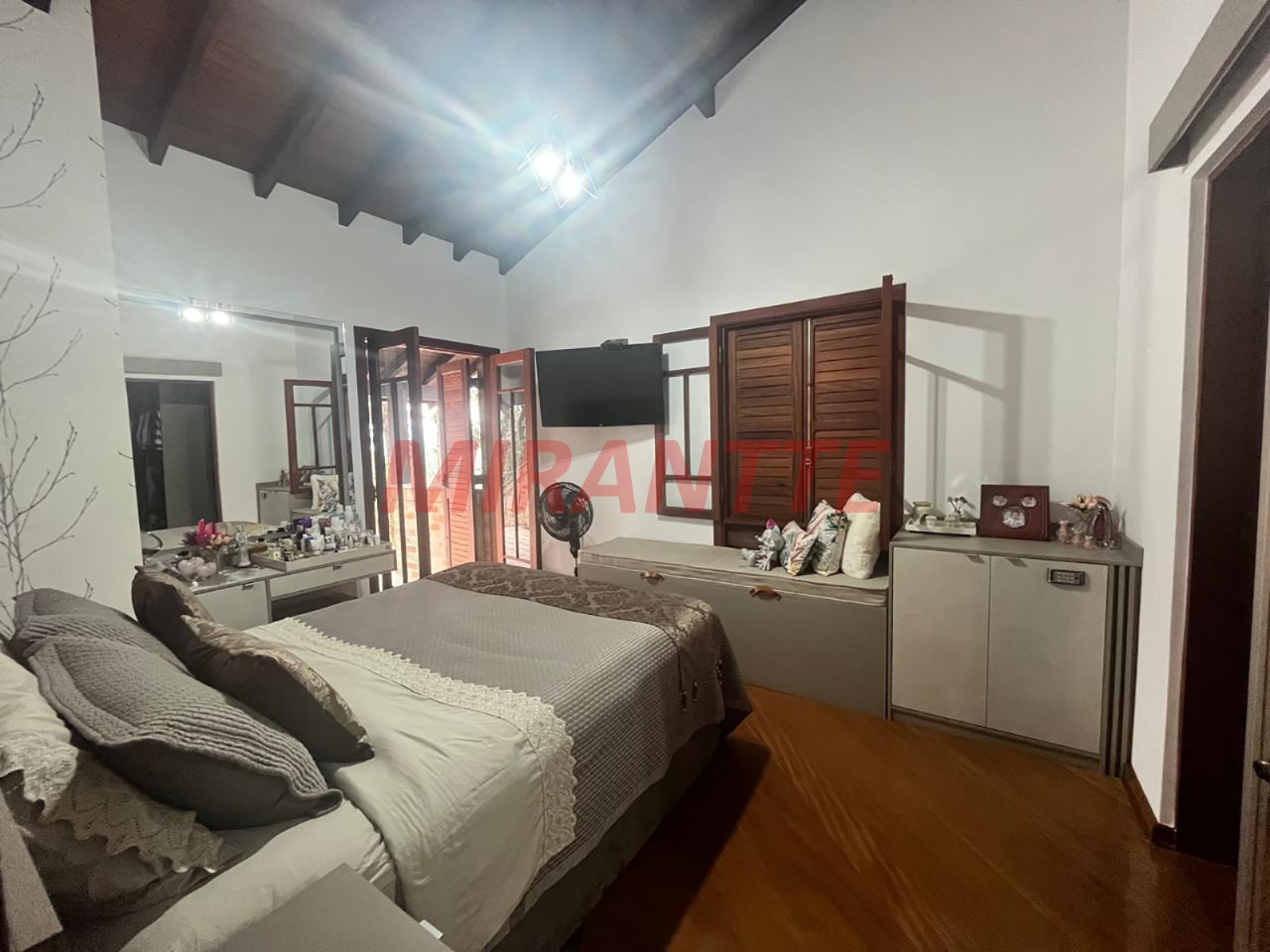Sobrado de 330m² com 4 quartos em Cumbari