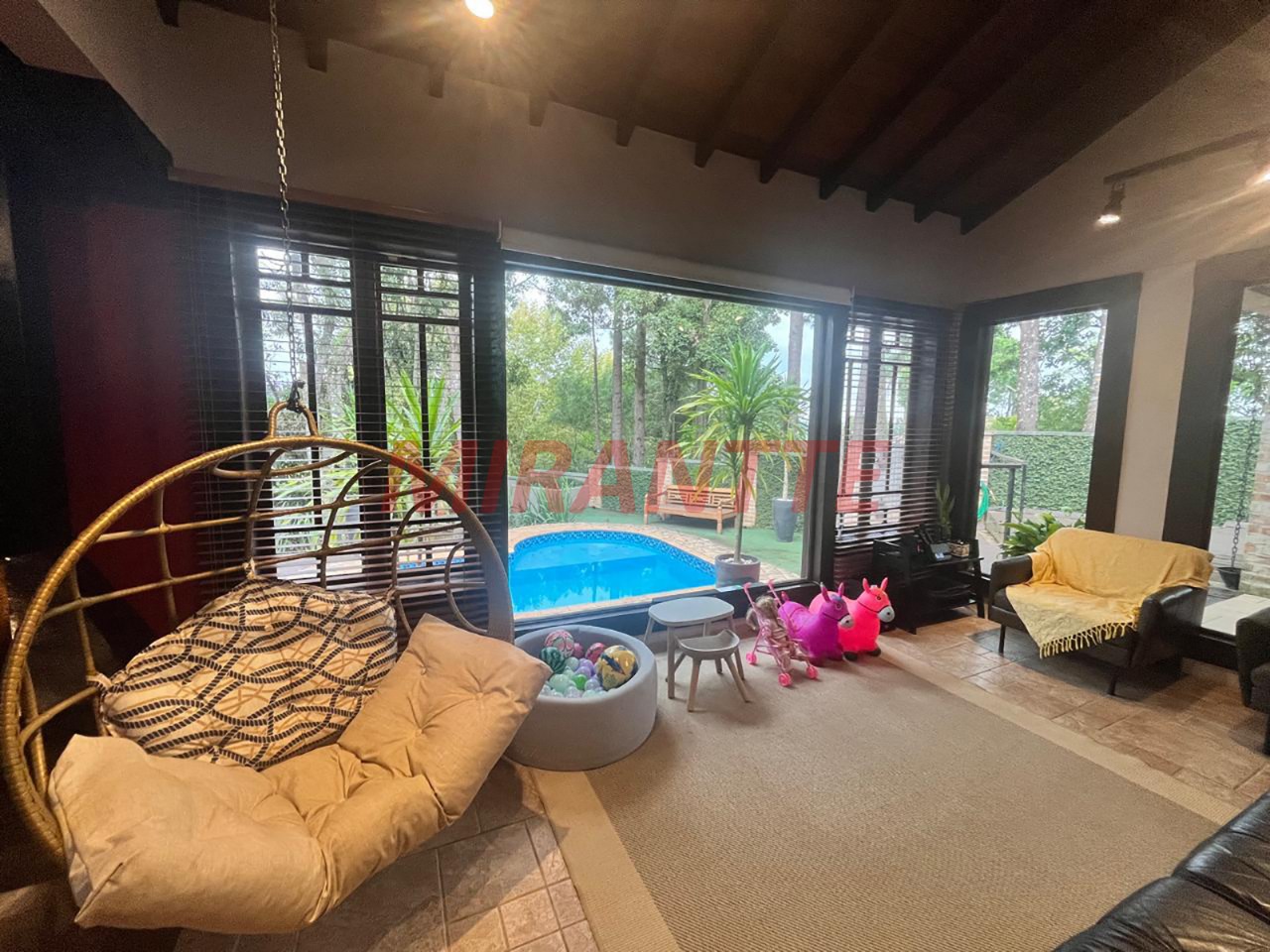 Sobrado de 330m² com 4 quartos em Cumbari