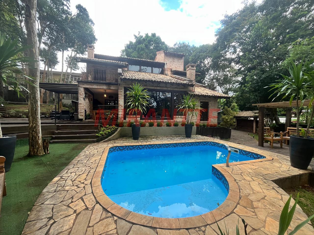 Sobrado de 330m² com 4 quartos em Cumbari