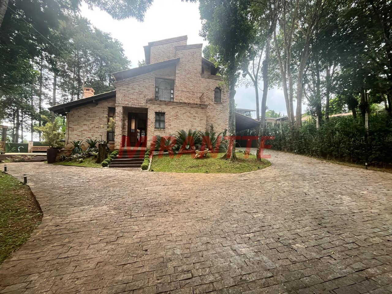 Sobrado de 330m² com 4 quartos em Cumbari