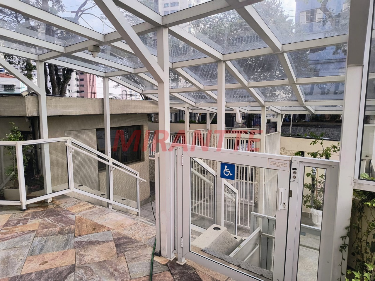 Apartamento de 142m² com 2 quartos em Água Fria