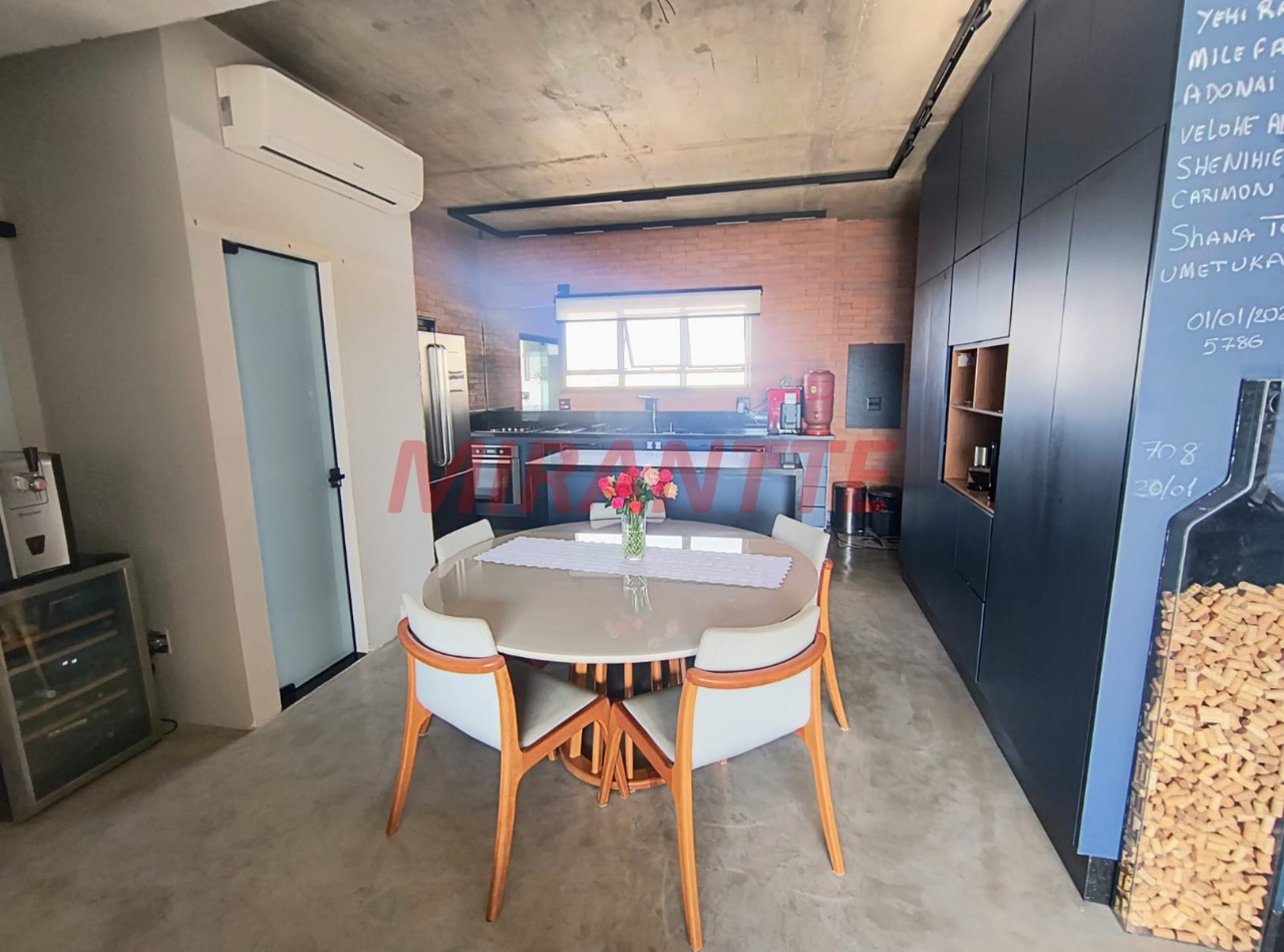 Apartamento de 142m² com 2 quartos em Água Fria