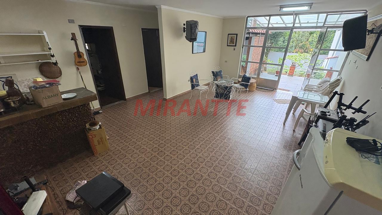 Sobrado de 309m² com 3 quartos em Santana