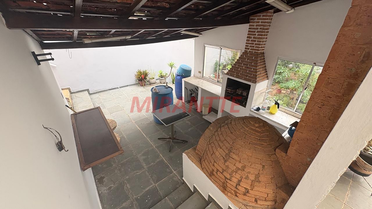 Sobrado de 309m² com 3 quartos em Santana