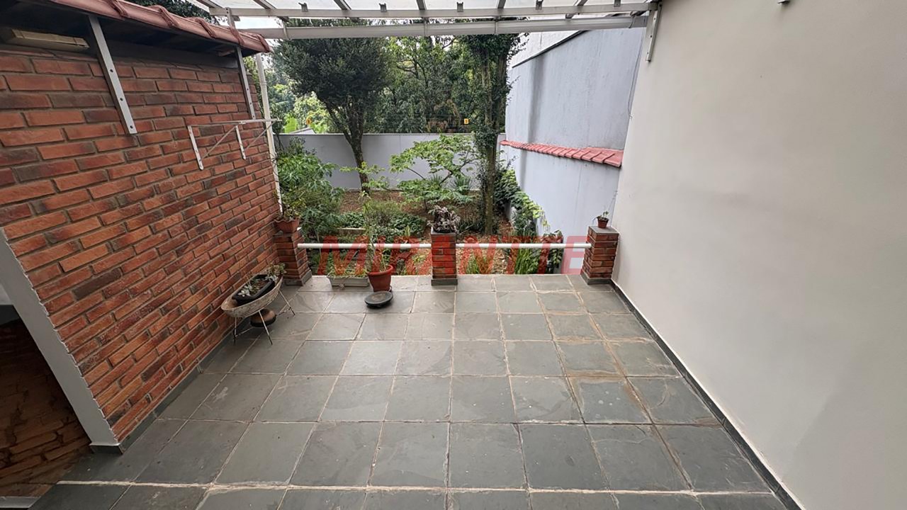 Sobrado de 309m² com 3 quartos em Santana