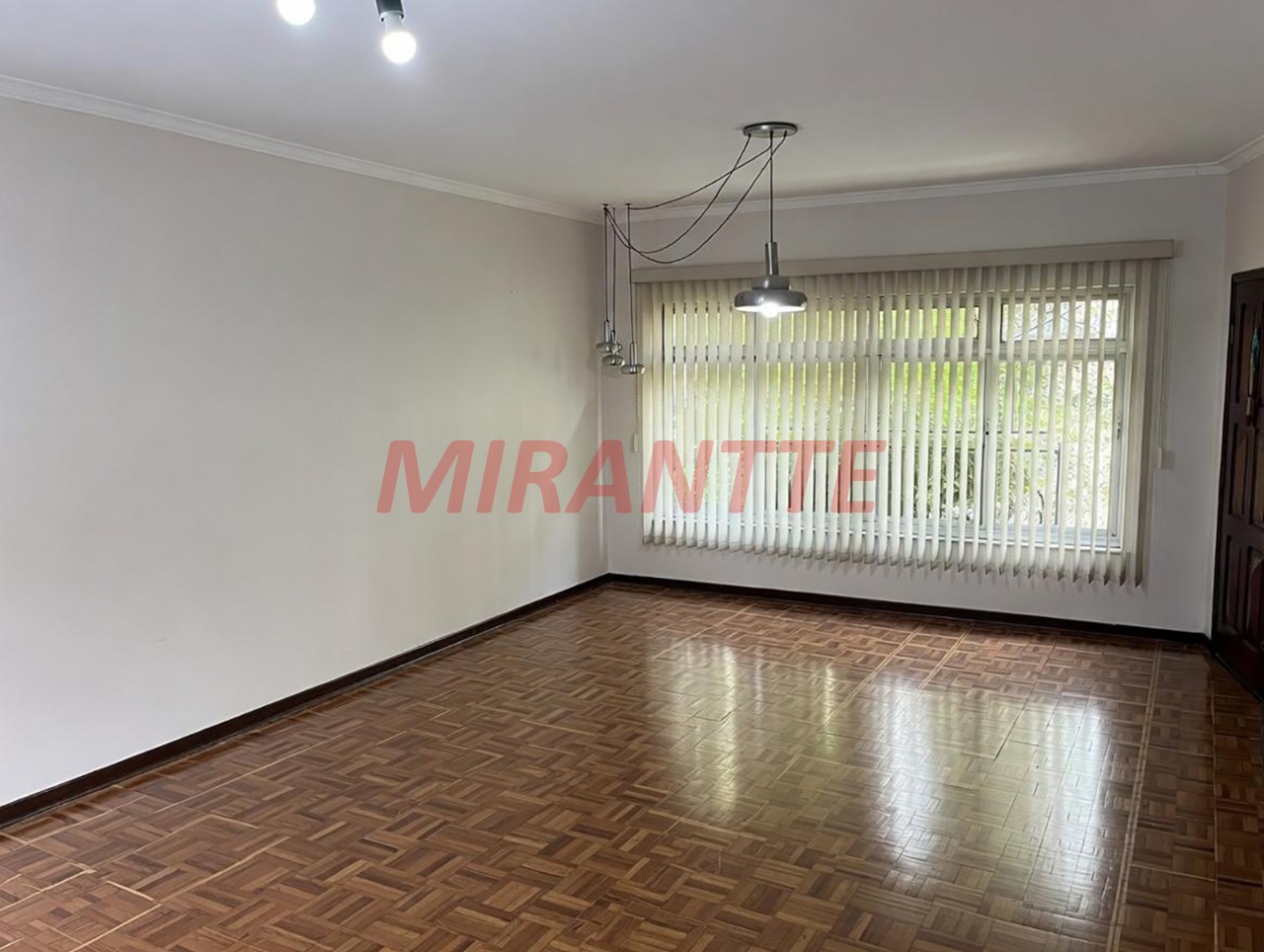 Sobrado de 309m² com 3 quartos em Santana