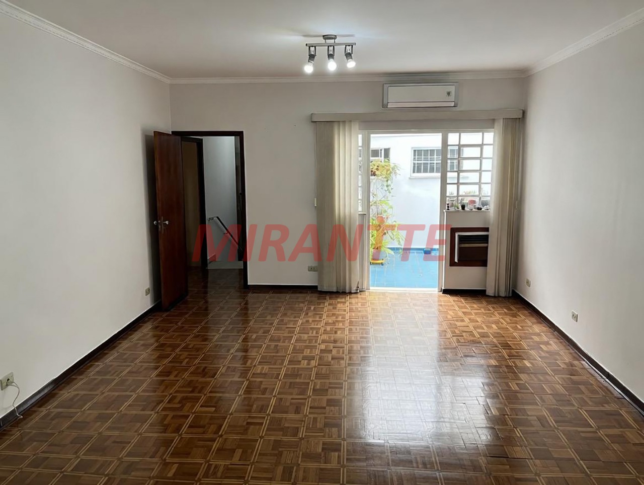 Sobrado de 309m² com 3 quartos em Santana