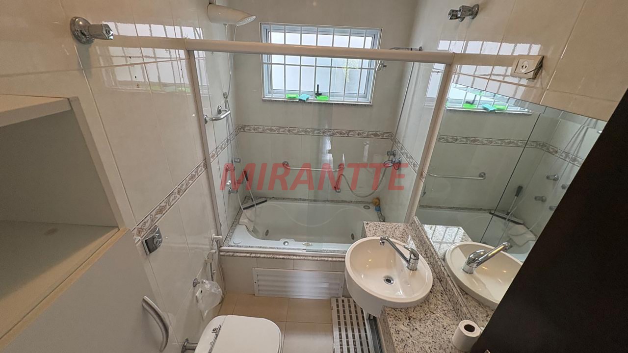 Sobrado de 309m² com 3 quartos em Santana