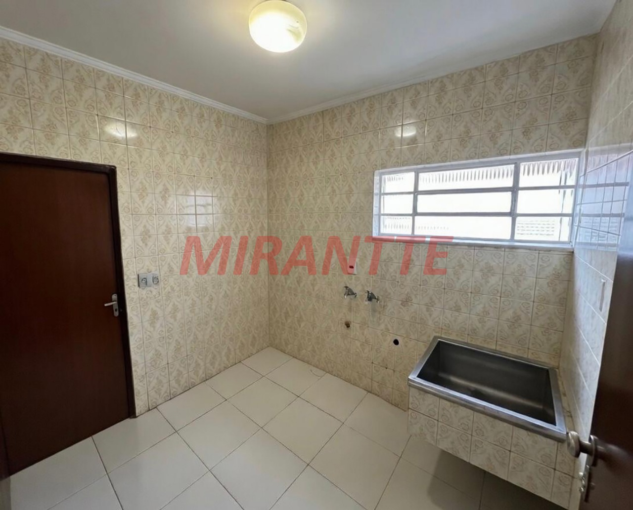 Sobrado de 309m² com 3 quartos em Santana