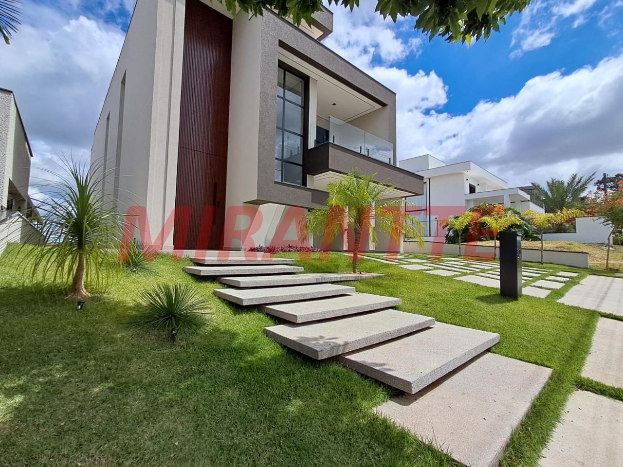 Cond. fechado de 276m² com 4 quartos em Condomínio Residencial Campos do Conde