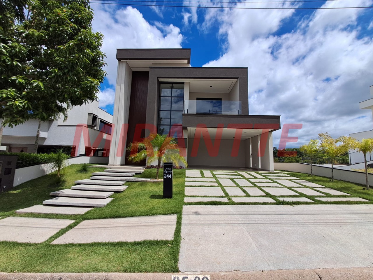 Cond. fechado de 276m² com 4 quartos em Condomínio Residencial Campos do Conde