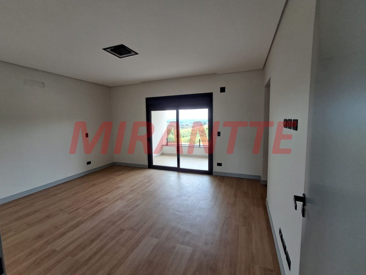 Cond. fechado de 276m² com 4 quartos em Condomínio Residencial Campos do Conde