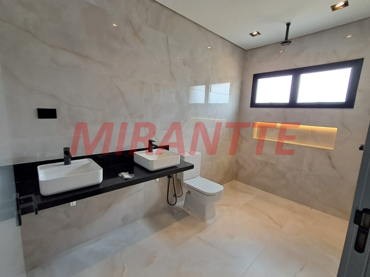 Cond. fechado de 276m² com 4 quartos em Condomínio Residencial Campos do Conde