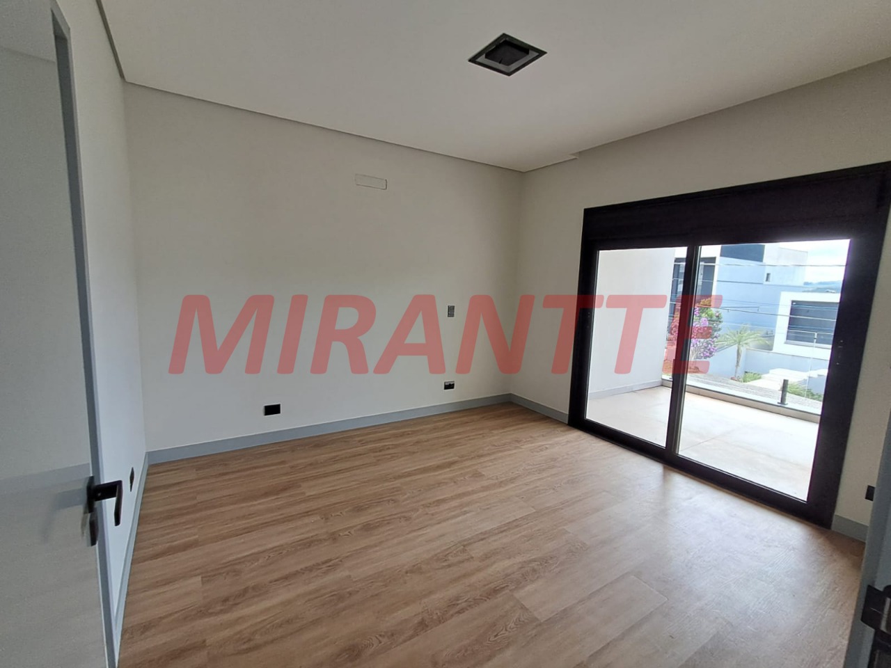 Cond. fechado de 276m² com 4 quartos em Condomínio Residencial Campos do Conde