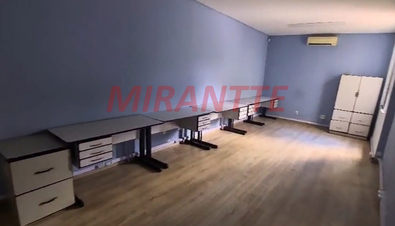 Comercial de 227m² em Água Fria