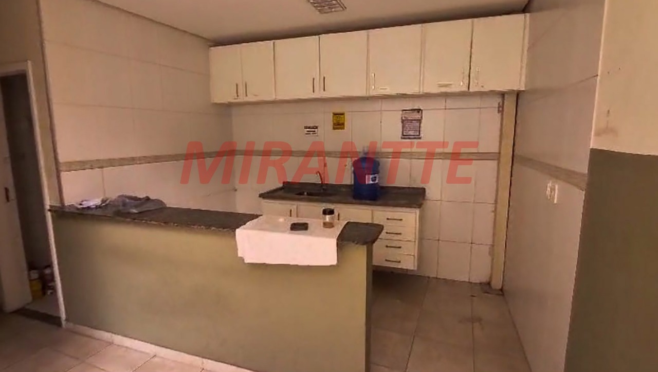 Comercial de 227m² em Água Fria