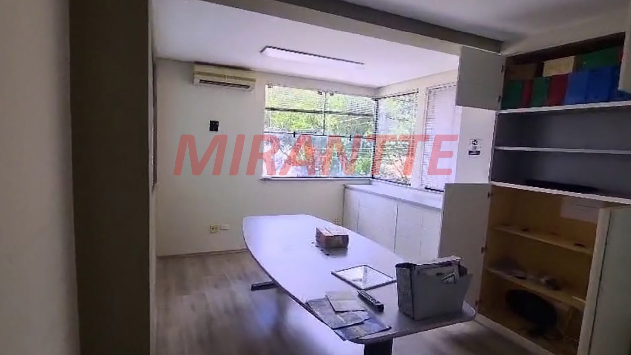 Comercial de 227m² em Água Fria