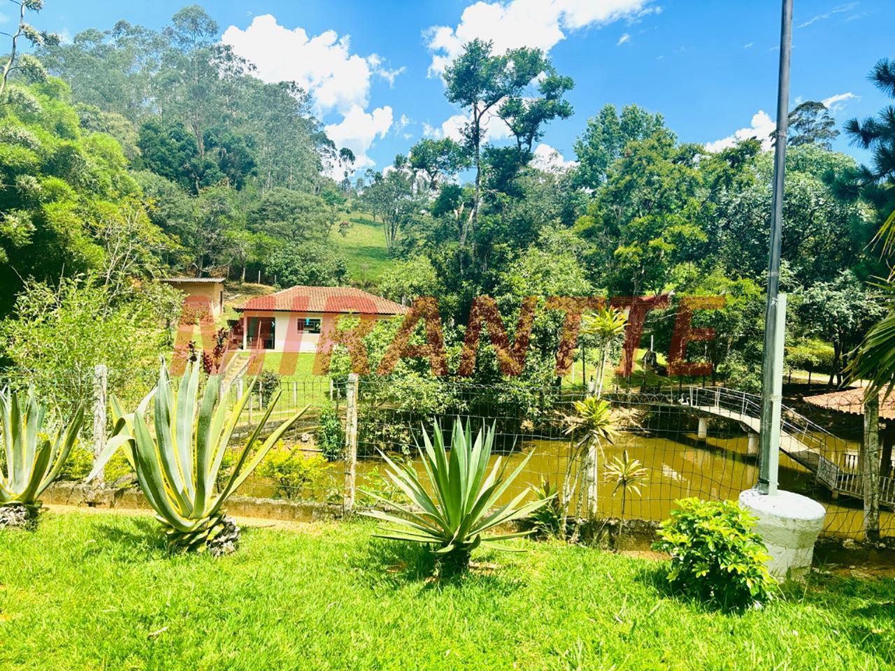 ChÁcara de 650m² com 5 quartos em Quatro Cantos