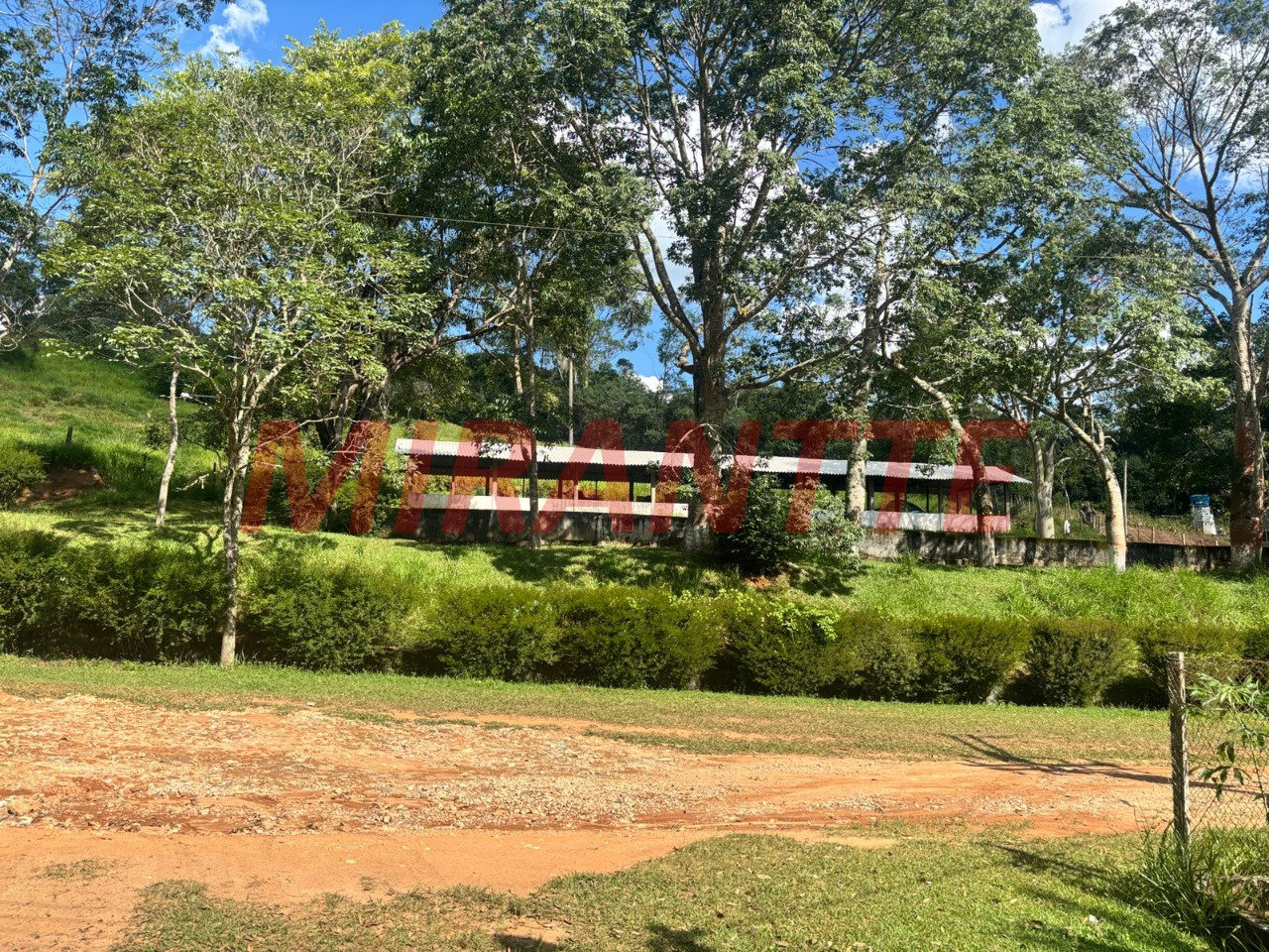ChÁcara de 650m² com 5 quartos em Quatro Cantos