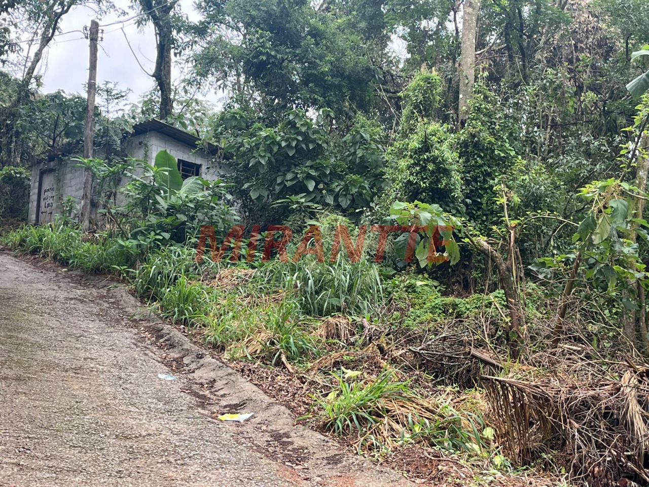 Terreno de 862m² em Roseira