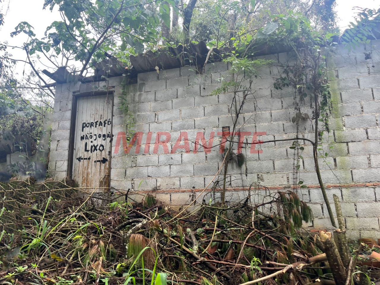 Terreno de 862m² em Roseira