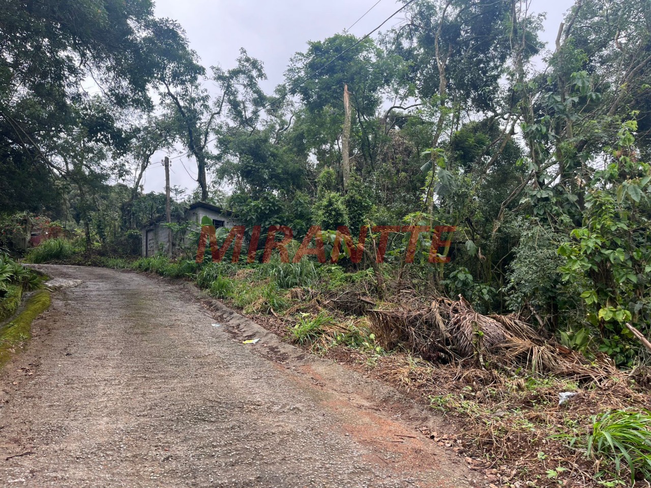 Terreno de 862m² em Roseira
