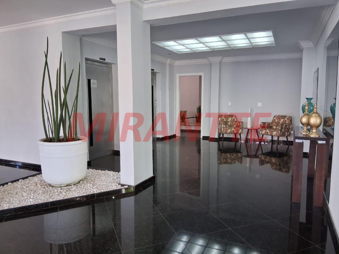 Apartamento de 96m² com 3 quartos em Água Fria