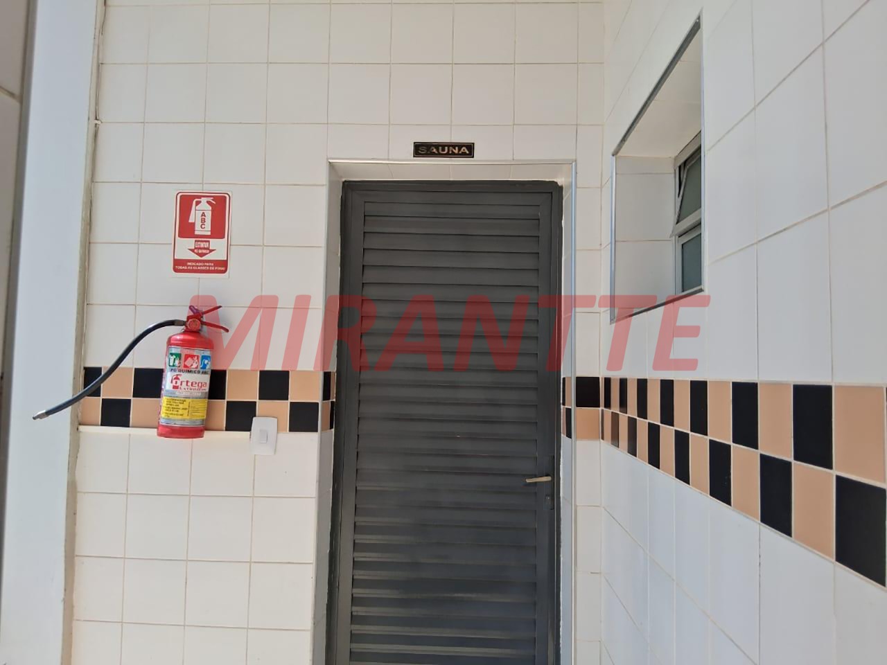 Apartamento de 96m² com 3 quartos em Água Fria