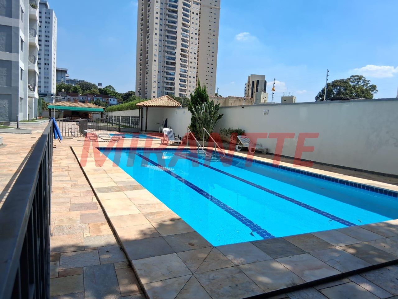 Apartamento de 96m² com 3 quartos em Água Fria