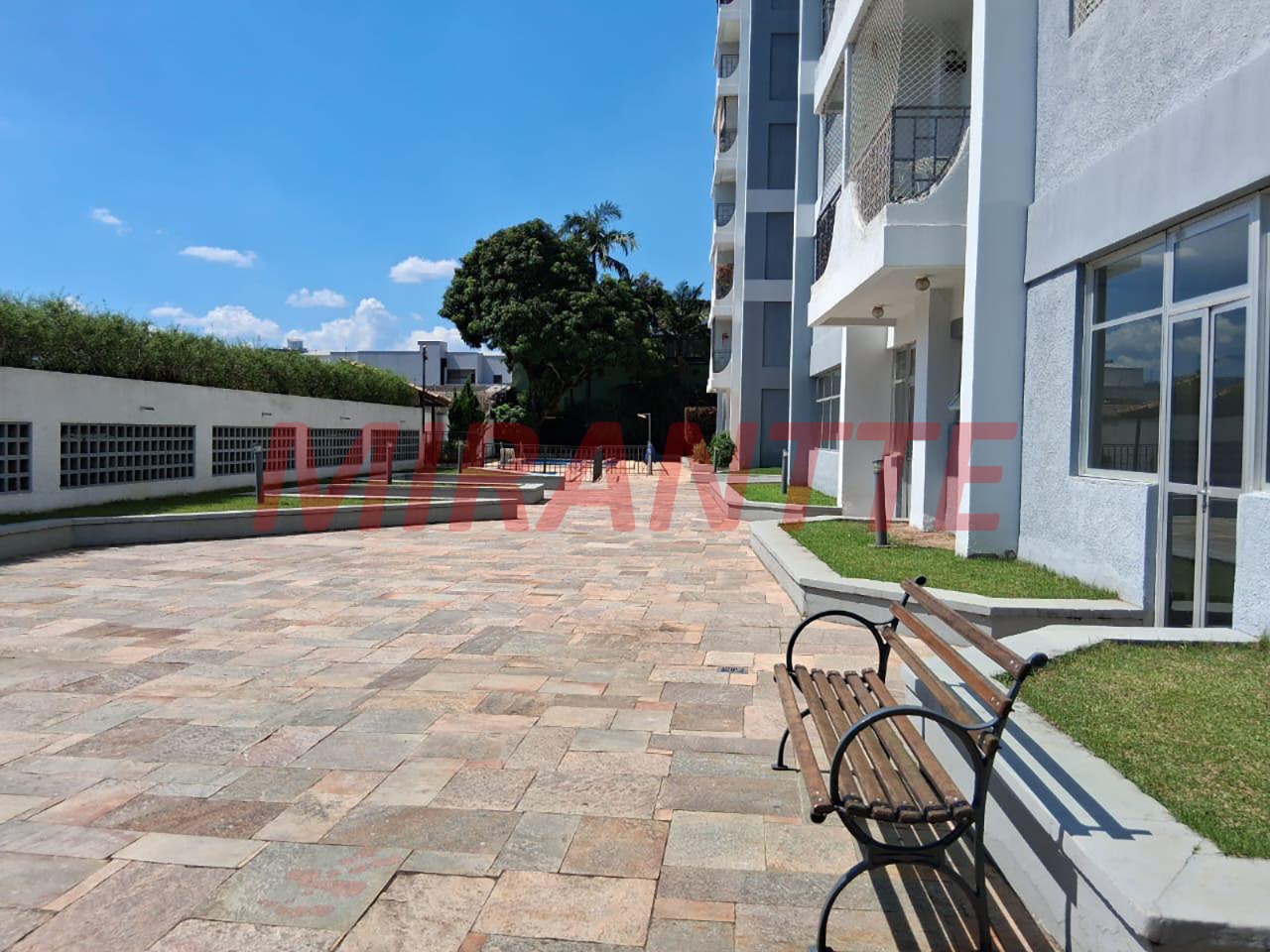 Apartamento de 96m² com 3 quartos em Água Fria