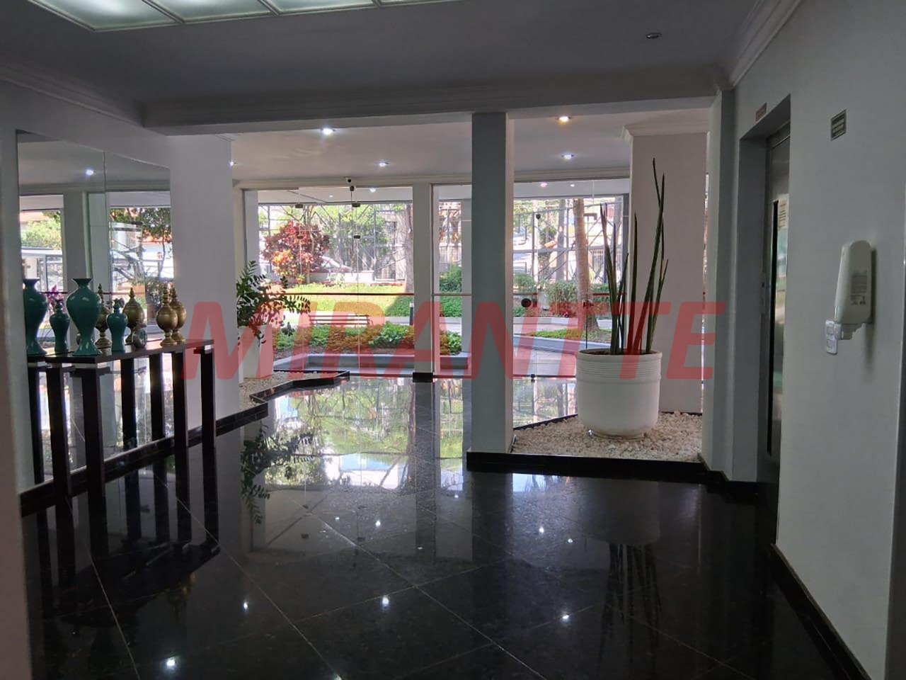 Apartamento de 96m² com 3 quartos em Água Fria