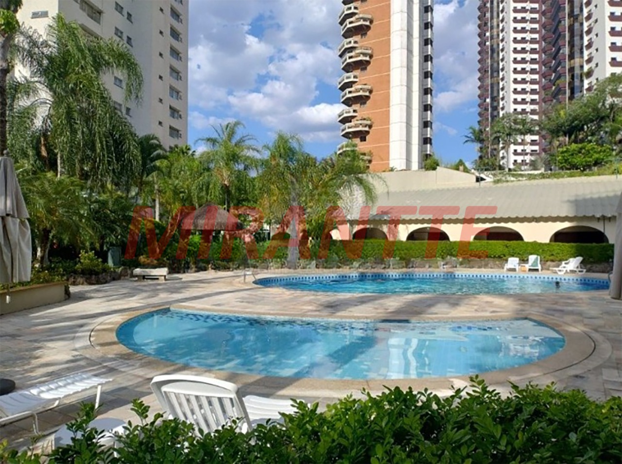 Apartamento de 170m² com 3 quartos em Água Fria