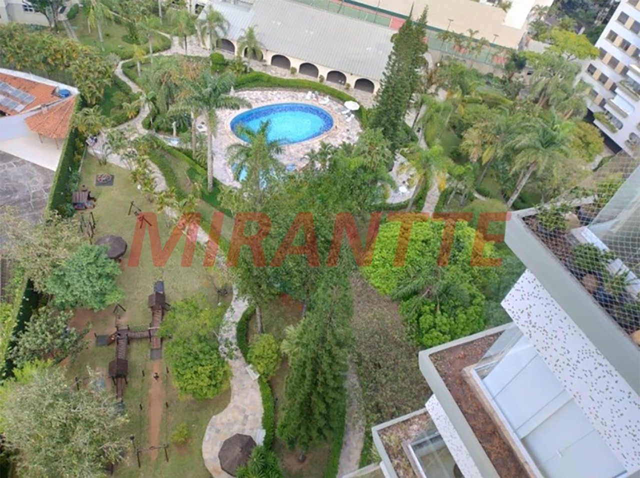 Apartamento de 170m² com 3 quartos em Água Fria