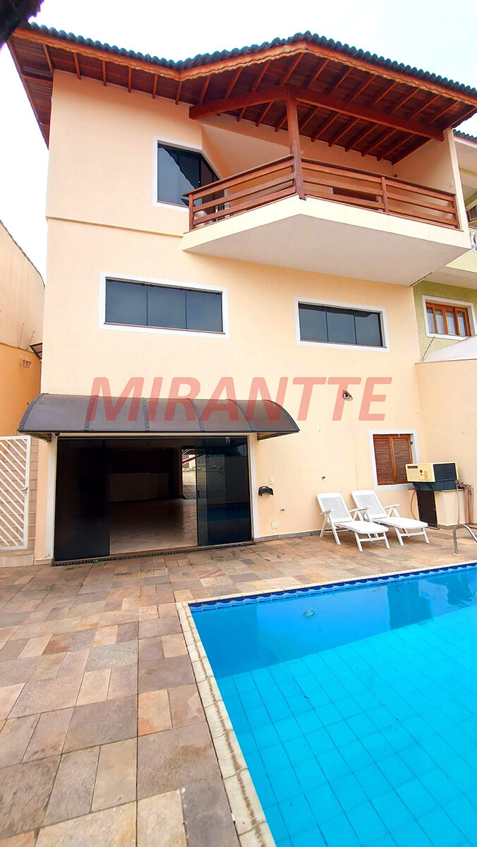 Sobrado de 372m² com 3 quartos em Tremembe