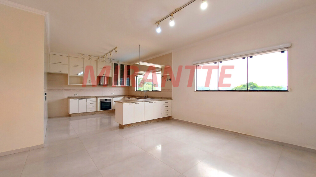Sobrado de 372m² com 3 quartos em Tremembe