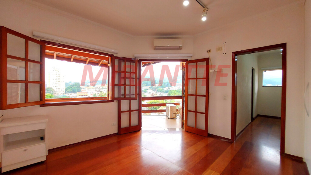 Sobrado de 372m² com 3 quartos em Tremembe