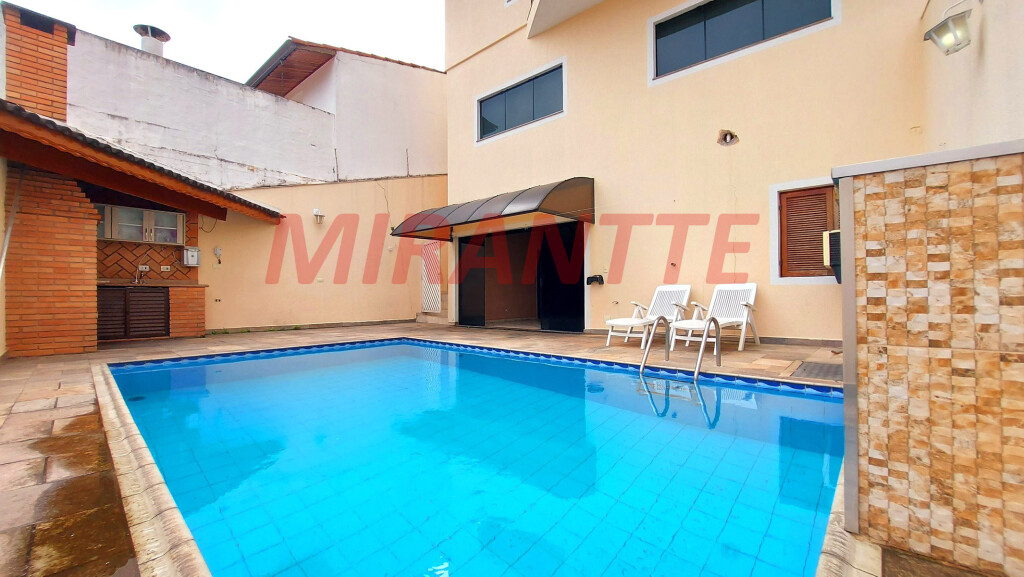 Sobrado de 372m² com 3 quartos em Tremembe