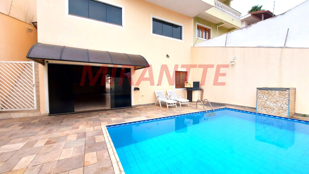 Sobrado de 372m² com 3 quartos em Tremembe