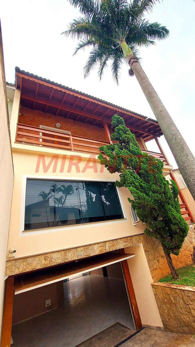 Sobrado de 372m² com 3 quartos em Tremembe