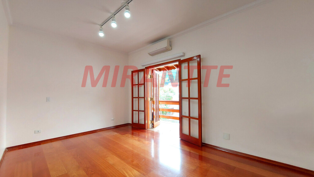 Sobrado de 372m² com 3 quartos em Tremembe
