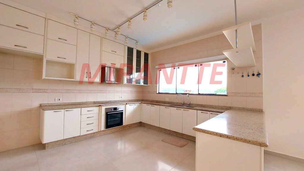 Sobrado de 372m² com 3 quartos em Tremembe