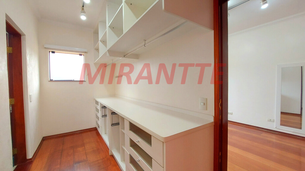 Sobrado de 372m² com 3 quartos em Tremembe