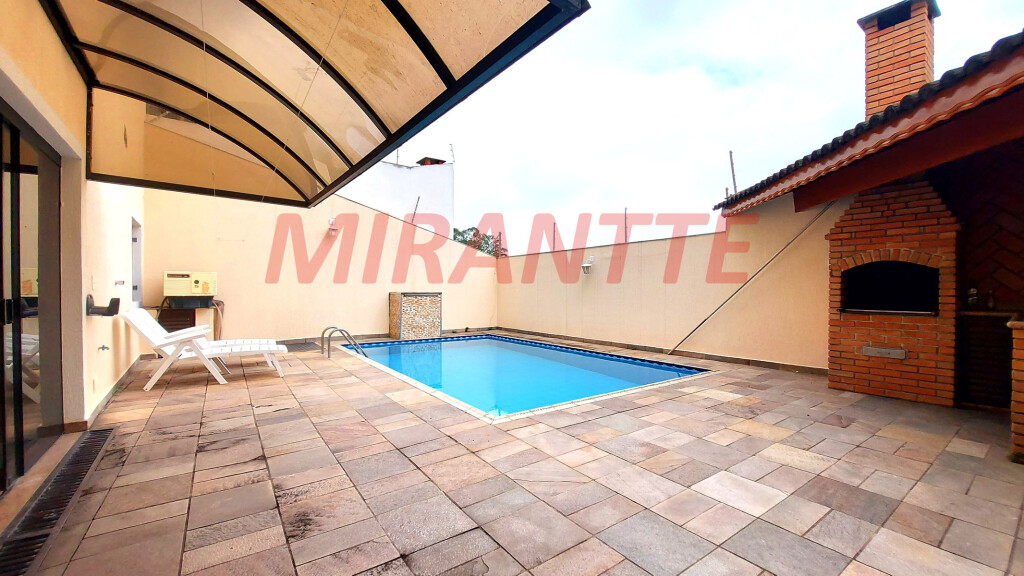 Sobrado de 372m² com 3 quartos em Tremembe