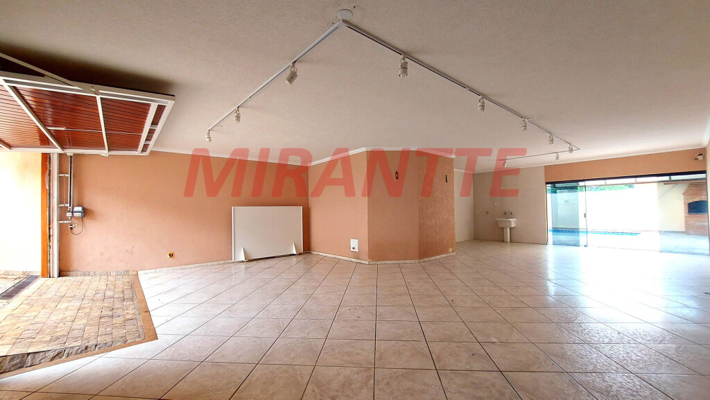 Sobrado de 372m² com 3 quartos em Tremembe