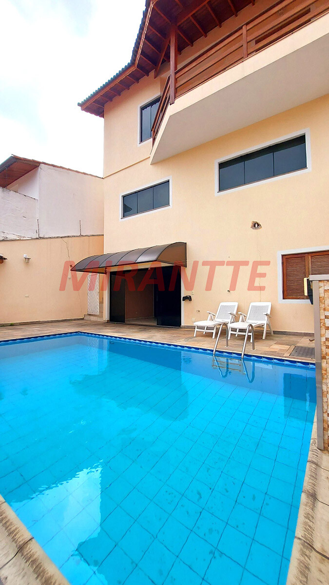 Sobrado de 372m² com 3 quartos em Tremembe