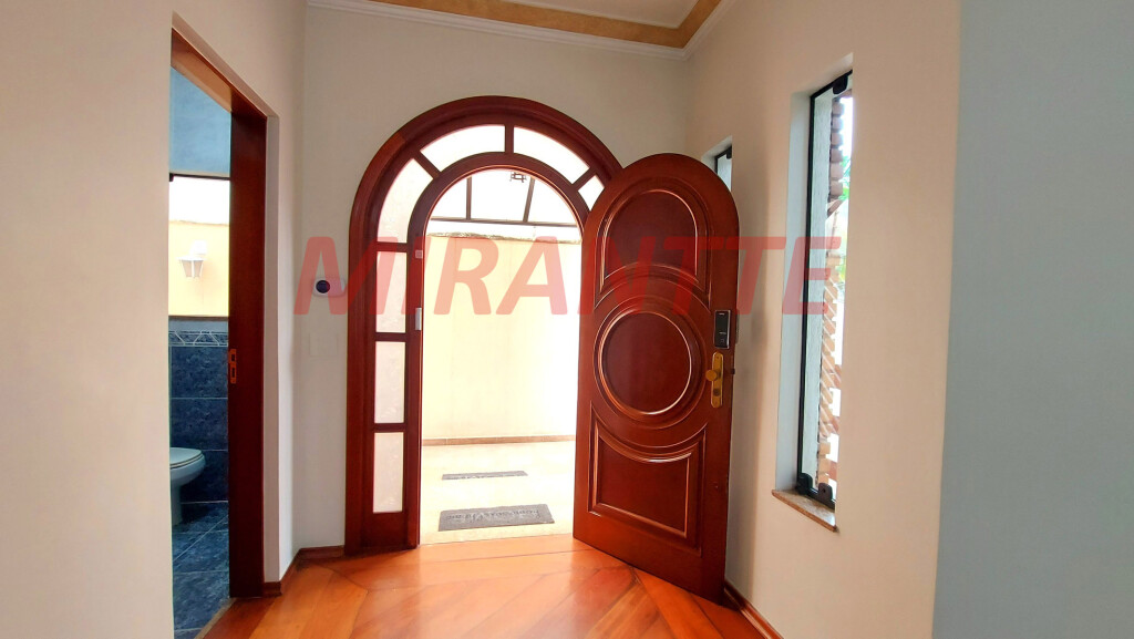 Sobrado de 372m² com 3 quartos em Tremembe