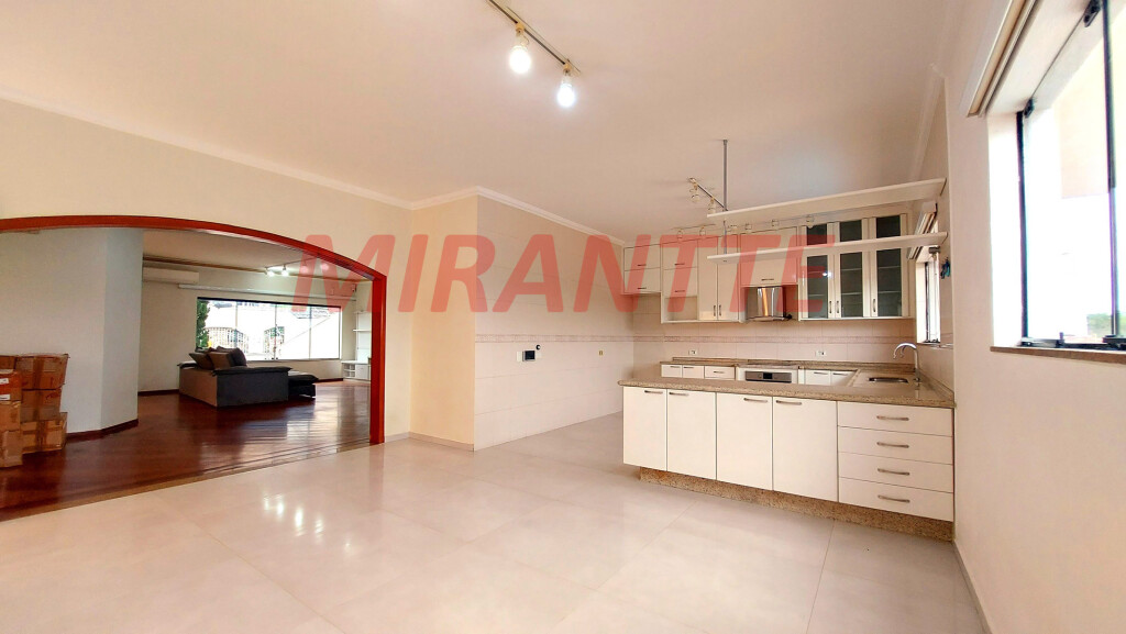 Sobrado de 372m² com 3 quartos em Tremembe