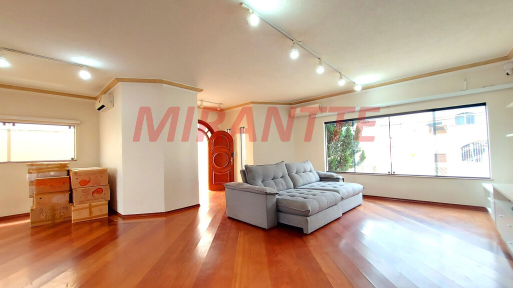 Sobrado de 372m² com 3 quartos em Tremembe