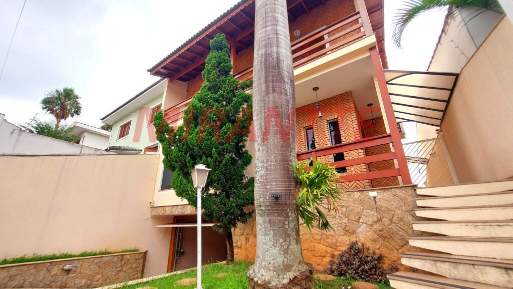Sobrado de 372m² com 3 quartos em Tremembe